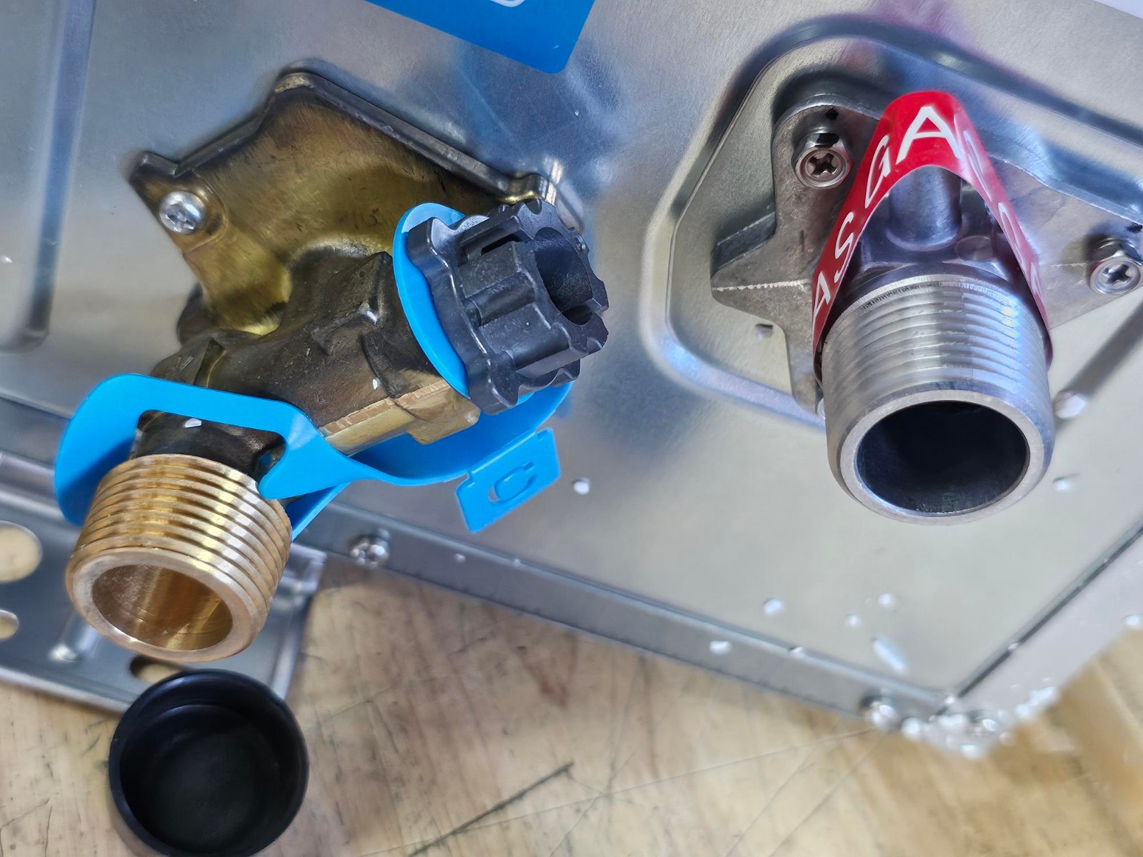 RHEEM ECOH160DVLN-3 Tankless Natural Gas Water Heater 8.4 GPM 157,000 BTU