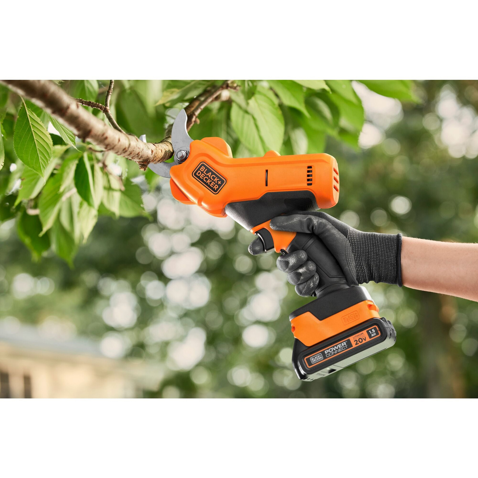 BLACK+DECKER 20V MAX* Cordless Pruner Kit - BCPR320C1