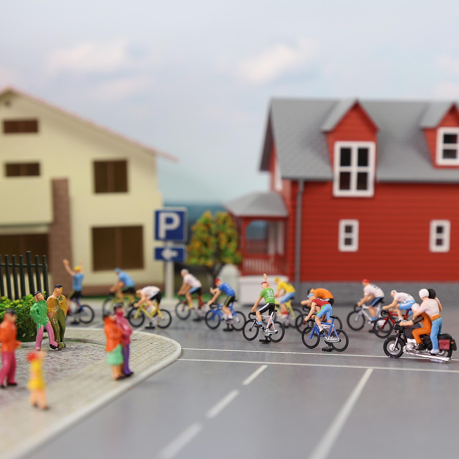 Model Railway HO Scale 1:87 Cyclist 15 Poses Bicycle Motorcycle Cycling Scene