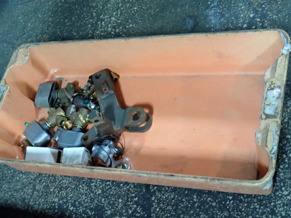 BRACKETS & VALVES  08250560805