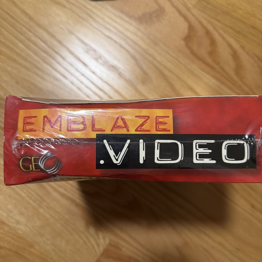 Emblaze Hot Spots Geo Windows PC Mac Software Disc 97 - DAMAGED BOX