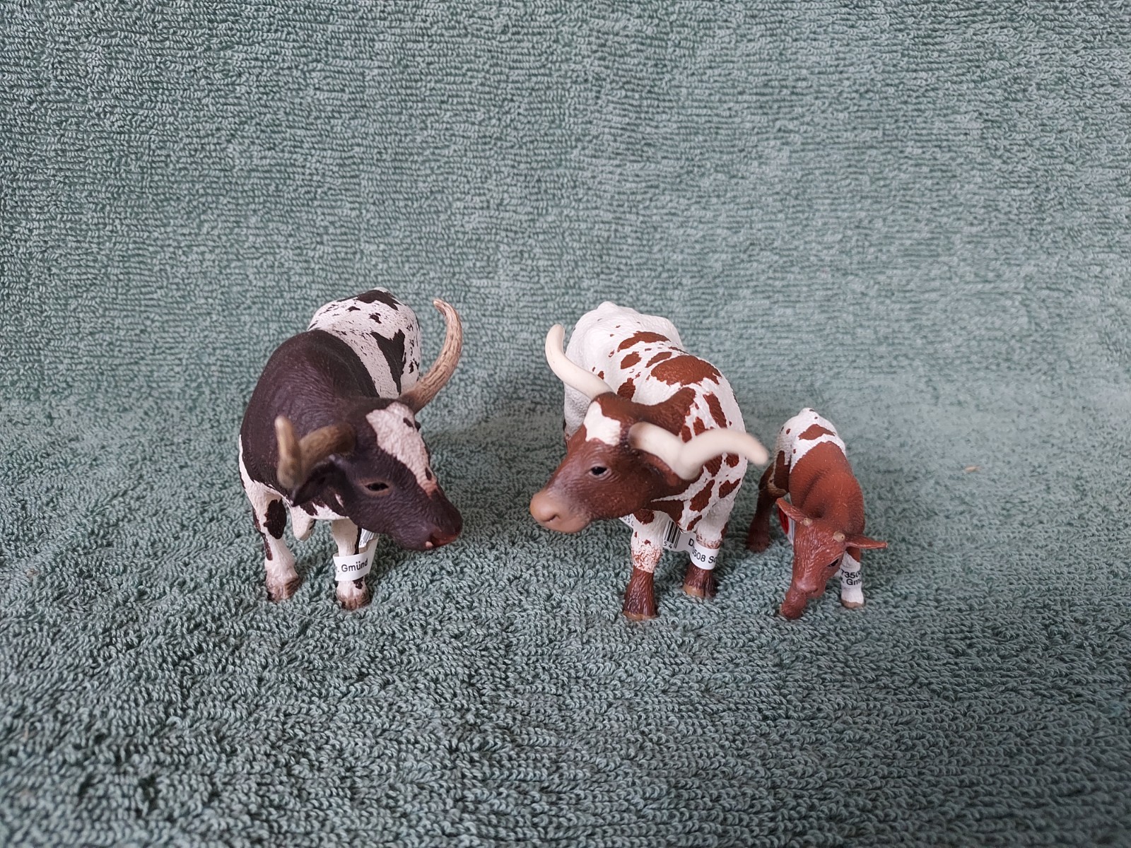 Rare Retired Schleich Longhorn Bull, Cow & Calf w/tags 13721, 13684, 13685