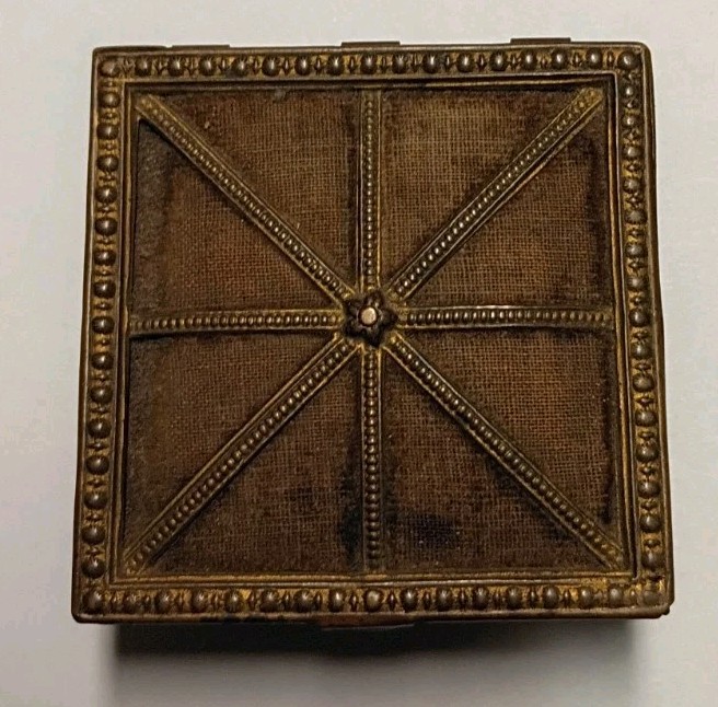 Antique W. Avery & Son Redditch Queens Footstool Needle Case