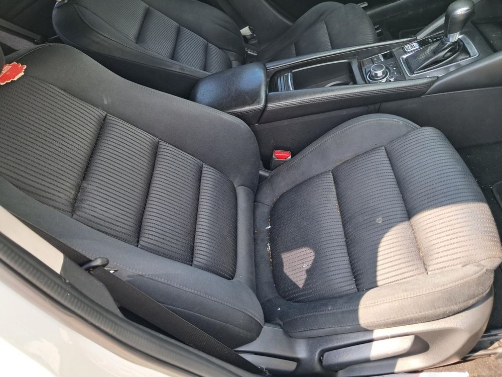 6 2016 Glove Box 4777753