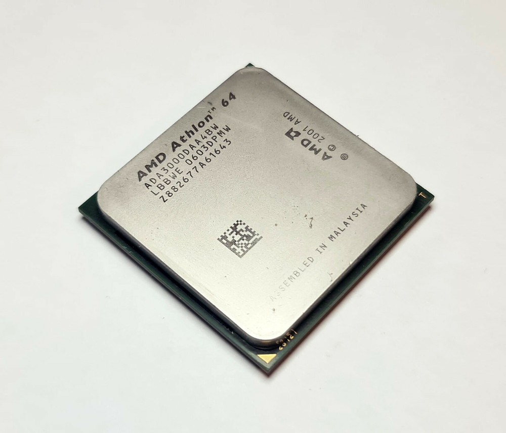 AMD Athlon 64 3000+ 1.8 GHz - ADA3000DAA4BW Socket 939