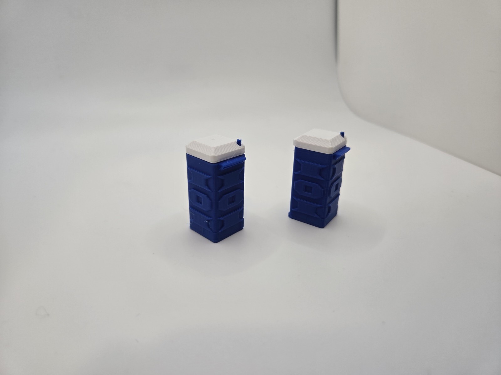 *2 pack* 1:64 scale porta-potty diorama accessory dark blue with white top