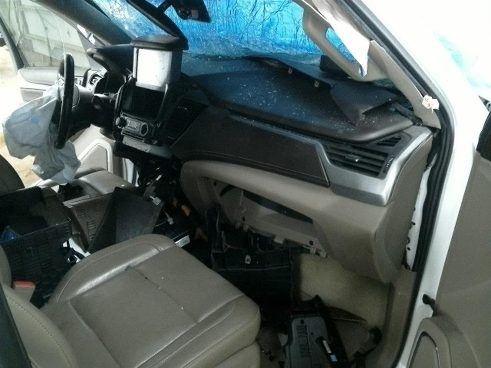 SUBURBN15 2017 Fuse Box Cabin 104774589