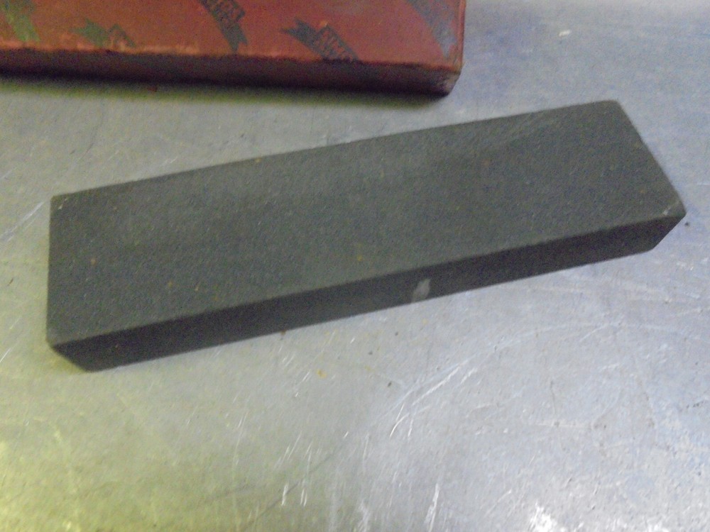 Vintage Simonds Combination Oilstone No. E10 in box sharpening stone