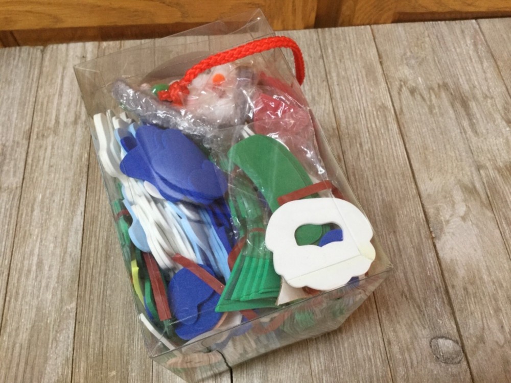 Creative Hands Foam Holiday Frames Kit Makes 24 Ornaments