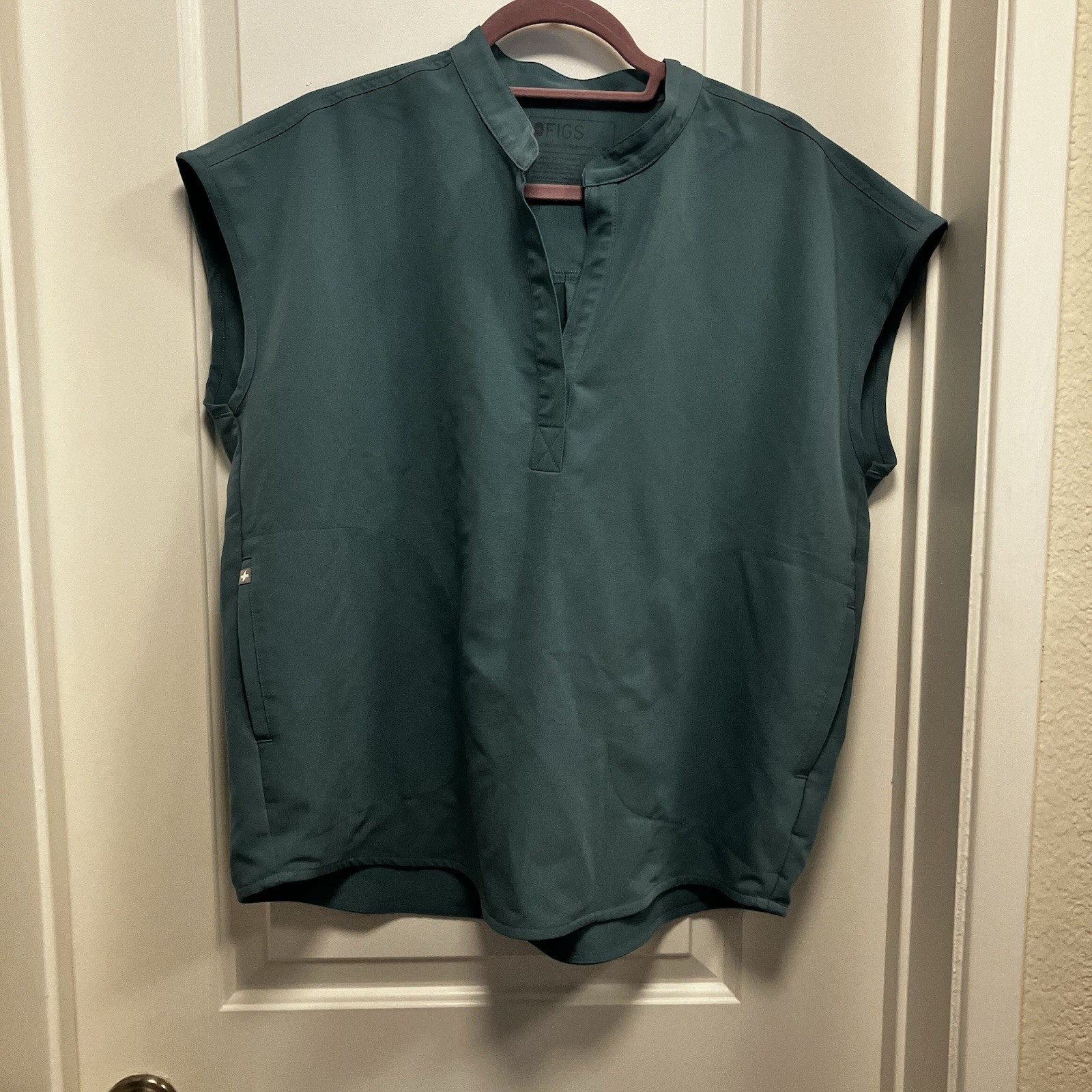 Figs Rafaela Size Medium Oversized Scrub Top Sleeveless Green Marine Cactus