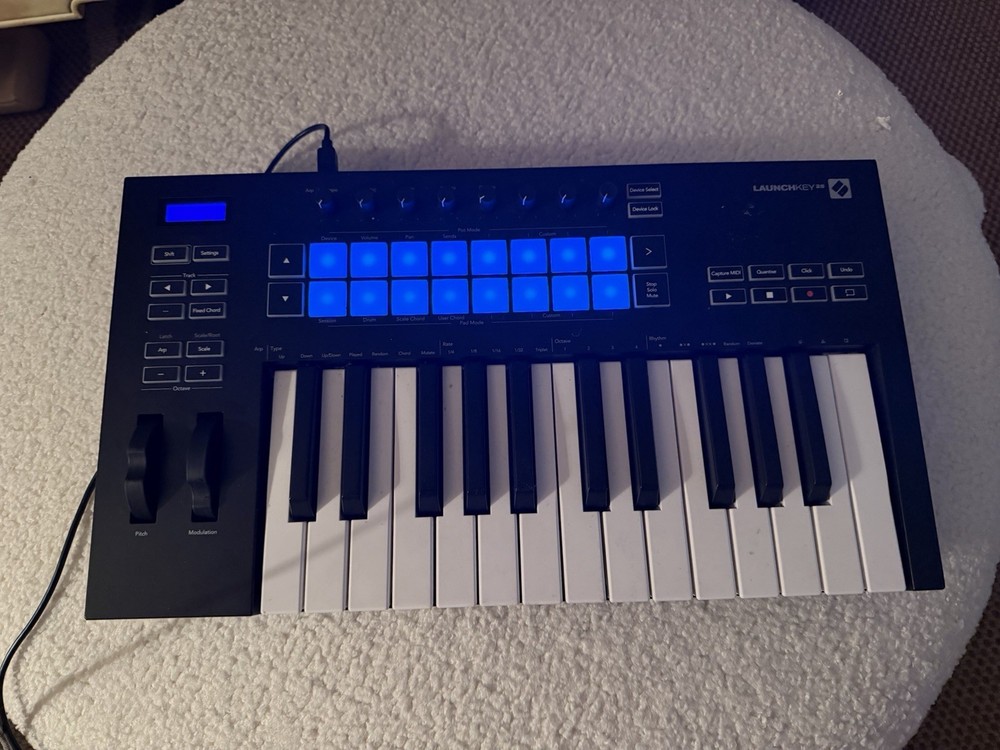Novation Launchkey 25 MK3 Fully Integrated MIDI Keyboard controller