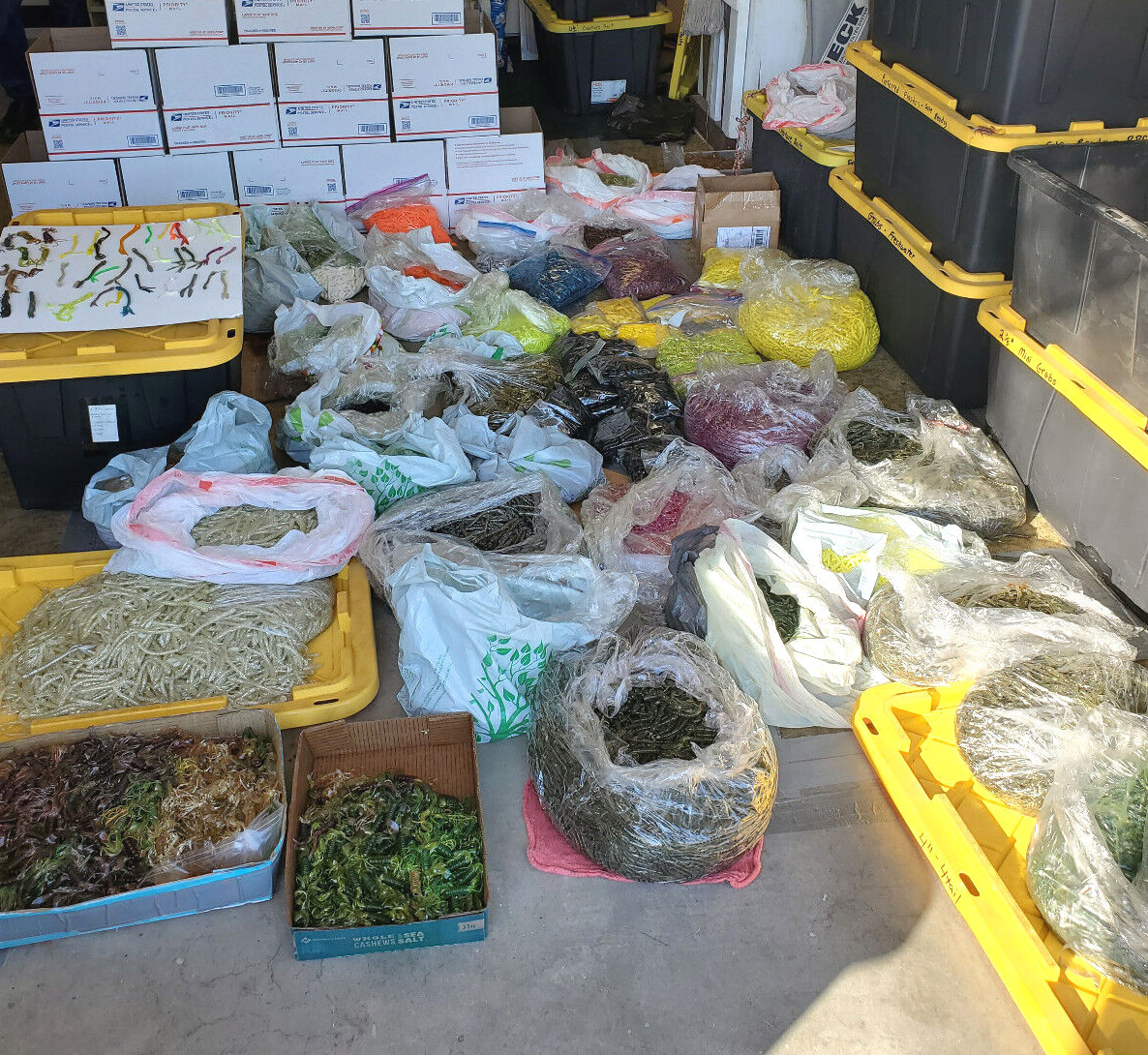 Plastic Worms Lot - Worms & Creature baits - 300 Qty  - 3" - 4" -7"