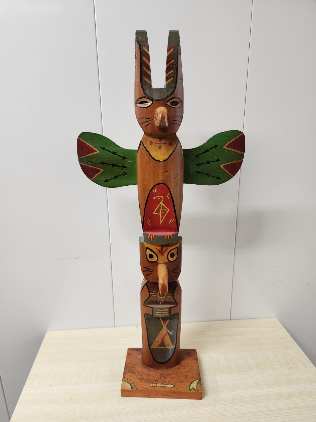 Large Vintage Carved Totem Pole 25" Tall Chippewa Native American Indian