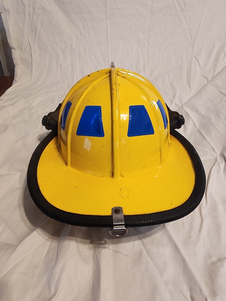 CAIRNS MODEL 1010 FIREMAN'S HELMET, YELLOW