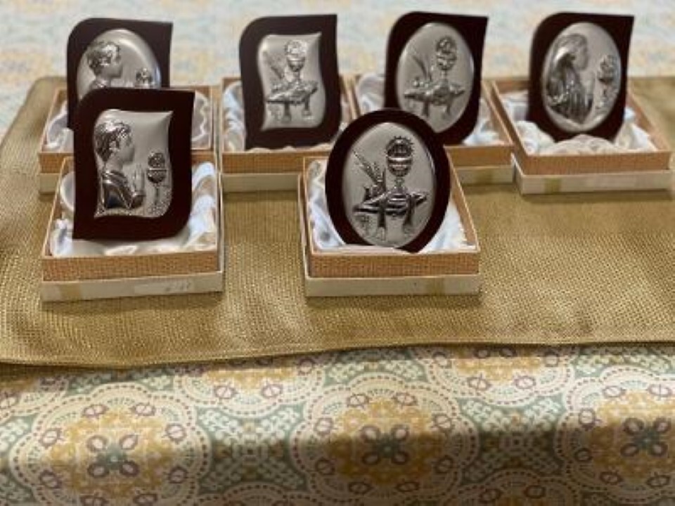 Communion plaques assorted (6)