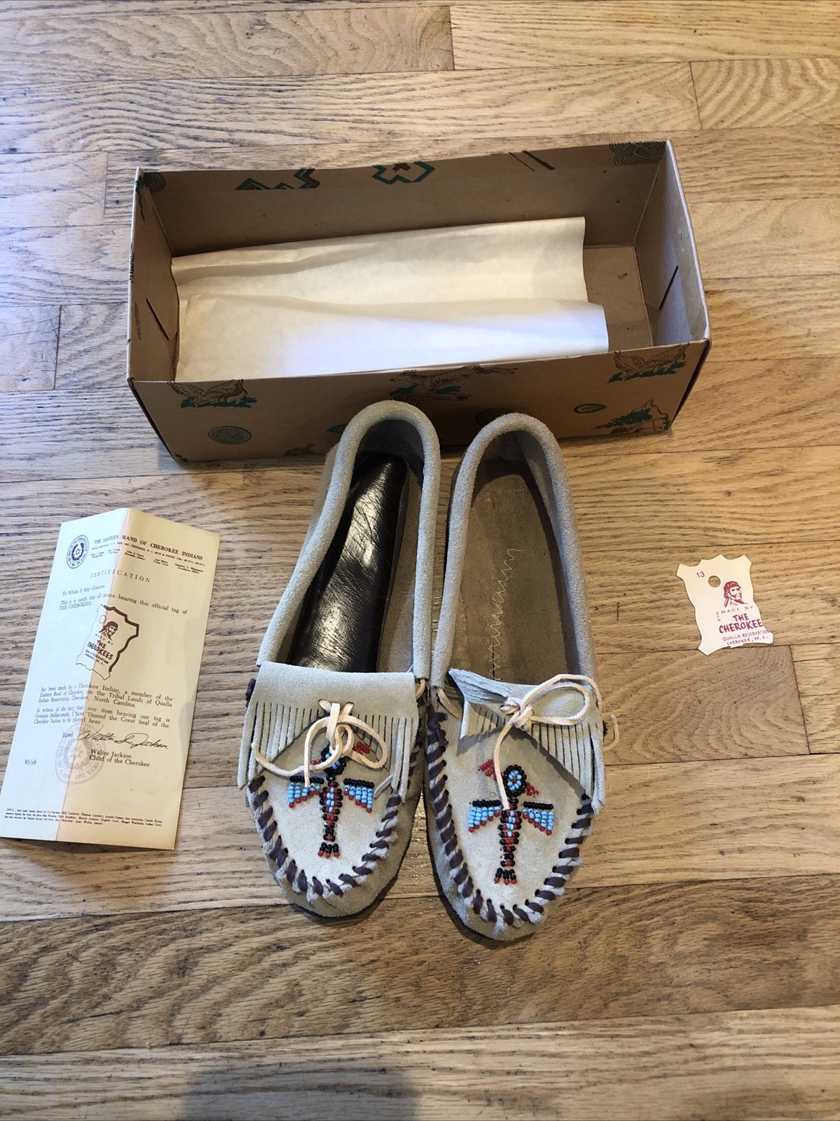 Vintage Genuine Indian The Cherokees Moccasins Size F 7 Natural NEW Q