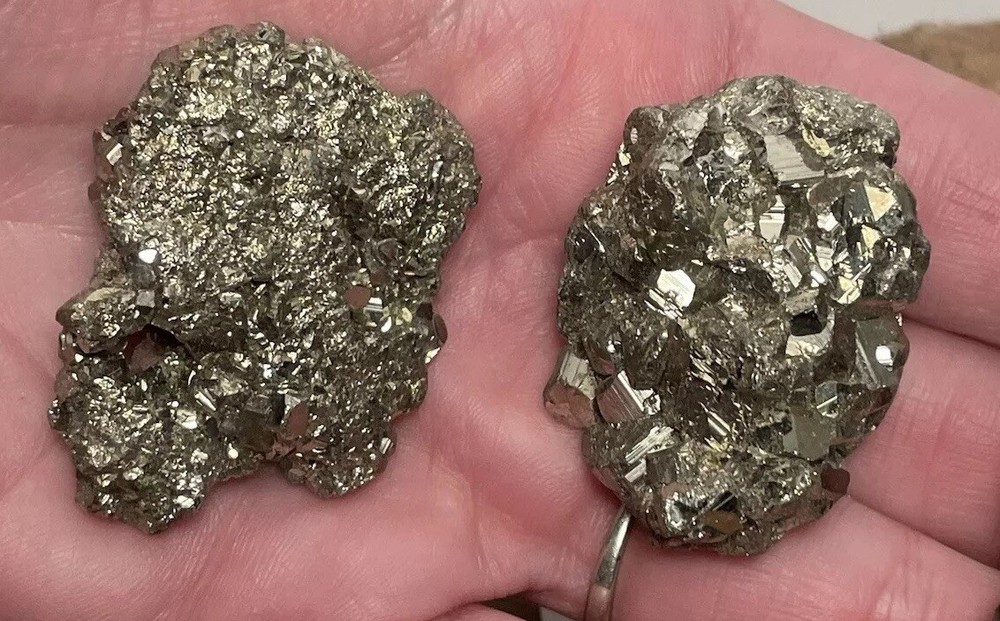 ONE Sparkly Pyrite Specimen 31,42 grams