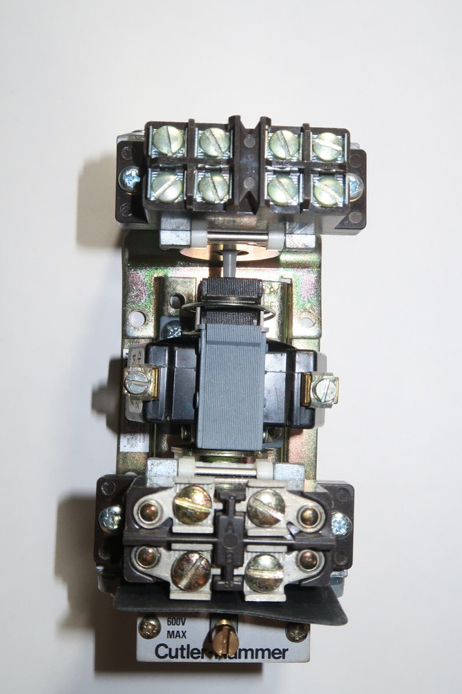 Cutler Hammer D80J Eaton Delay Timer Series A2 D80AM Magnet Assembly