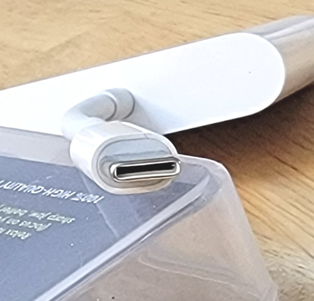 USB C to SD Card Reader with USB 3.0 Thunderbolt to Micro SD TF Card Reader