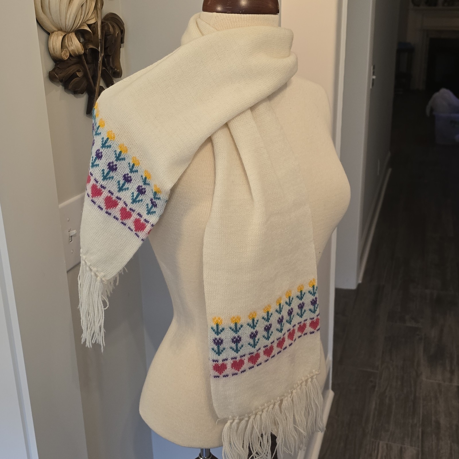 Vintage Blended Wool Girls Scarf Tulips Hearts White 80s 90s 7.5x50 Inches