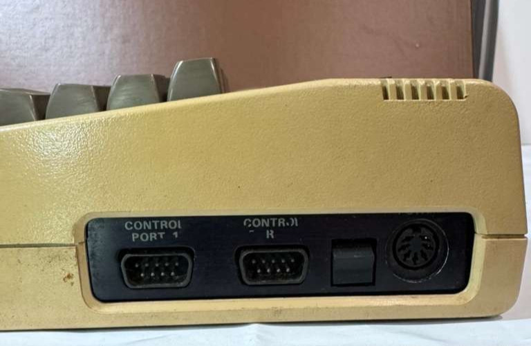 Vintage Commodore 64 Home Computer – Classic 8-Bit Retro Gaming System