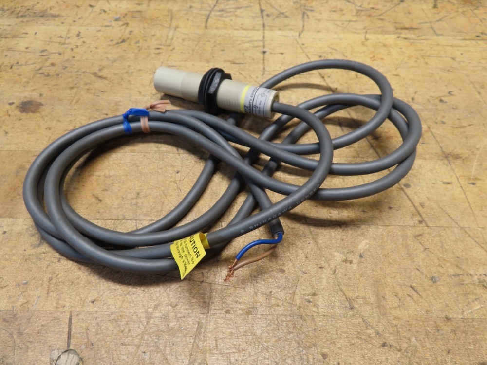 New Omron E2K-X8MY1 Capacitive Proximity Switch (@D24)
