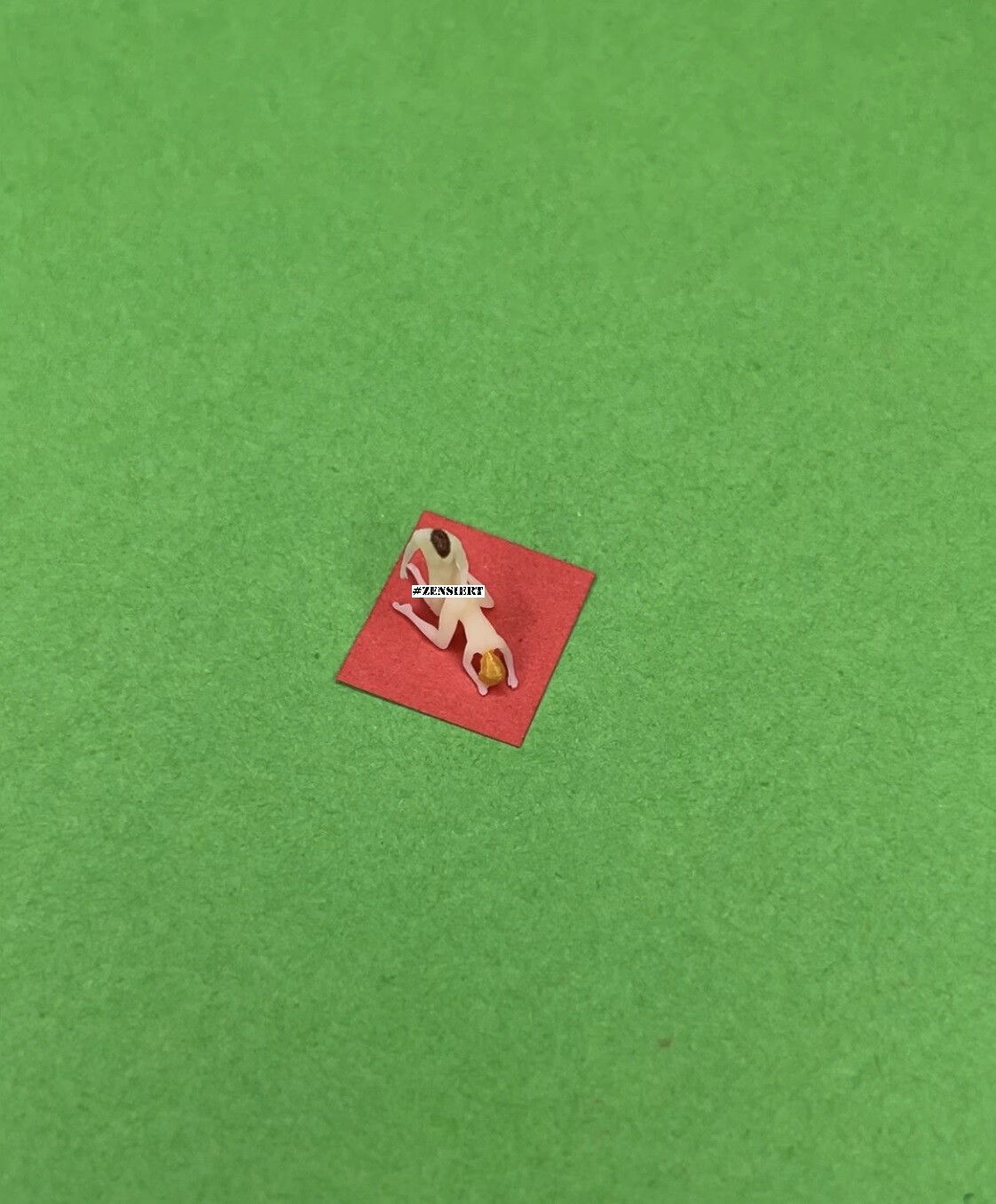 N Gauge Sexy Scene V1N Lovers Couple on Blanket 1/160 Figures Diorama Model Railway