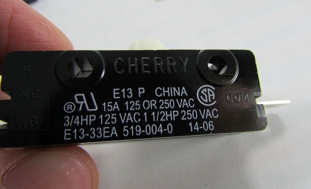 Lot 2 Cherry E13 15A Normally Open Snap Action Pushbutton MicroSwitch 125VAC/250