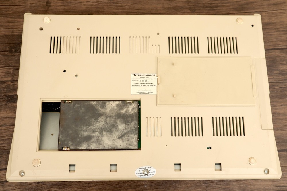 Commodore Amiga 500 Computer (PAL) Bundle | A520 Video Adapter, PSU, Disks/Mouse
