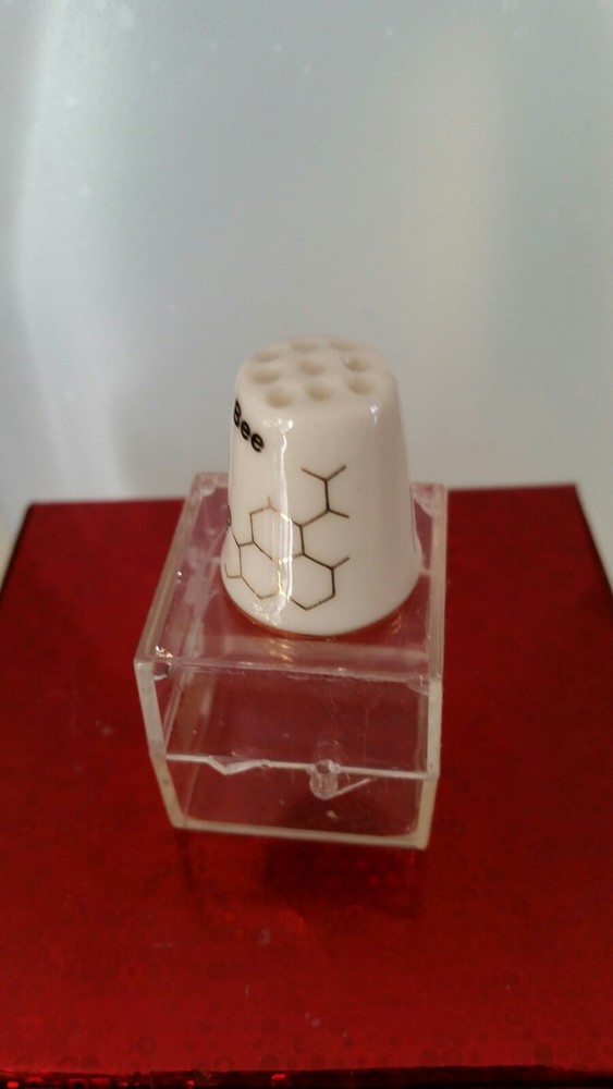 OUEEN BEE TIMBLE White Porcelain