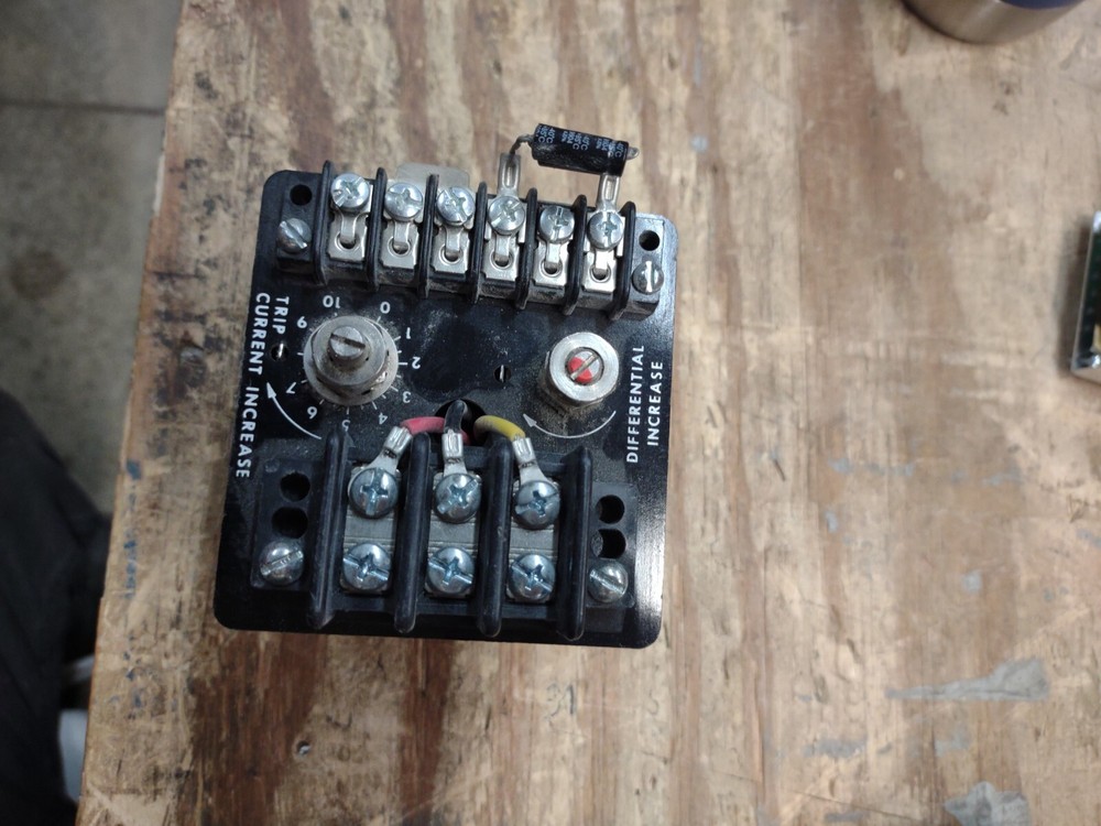 CUTLER HAMMER ADJUSTABLE CURRENT RELAY TRANSFORMER D60LA SER A1