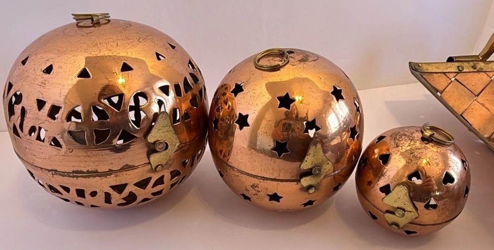 Woven Copper & Brass Tray With Three Hinged Decor Balls