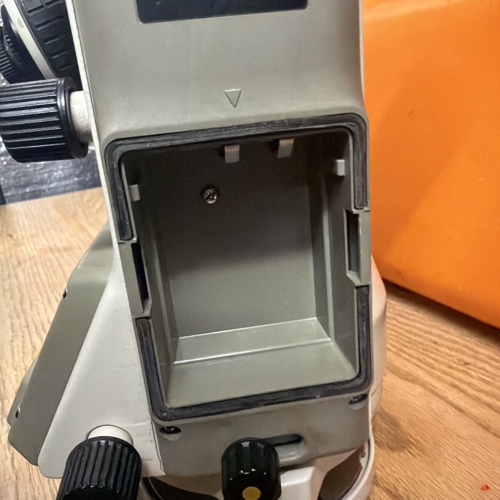 NIKON NE-20S Digital Electronic Theodolite Transit - Turns On - Untested