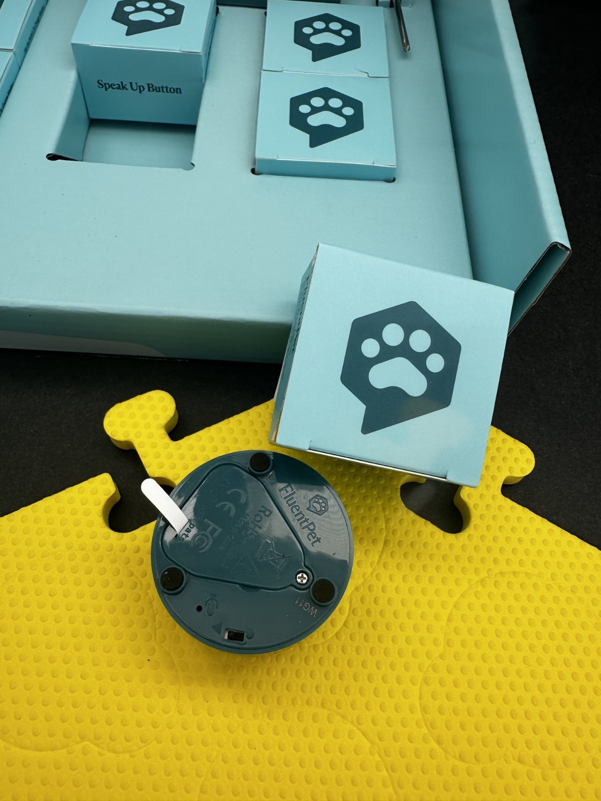 FluentPet Get Started Kit – 6 Buttons + 3 Tiles – Used in Excellent condition