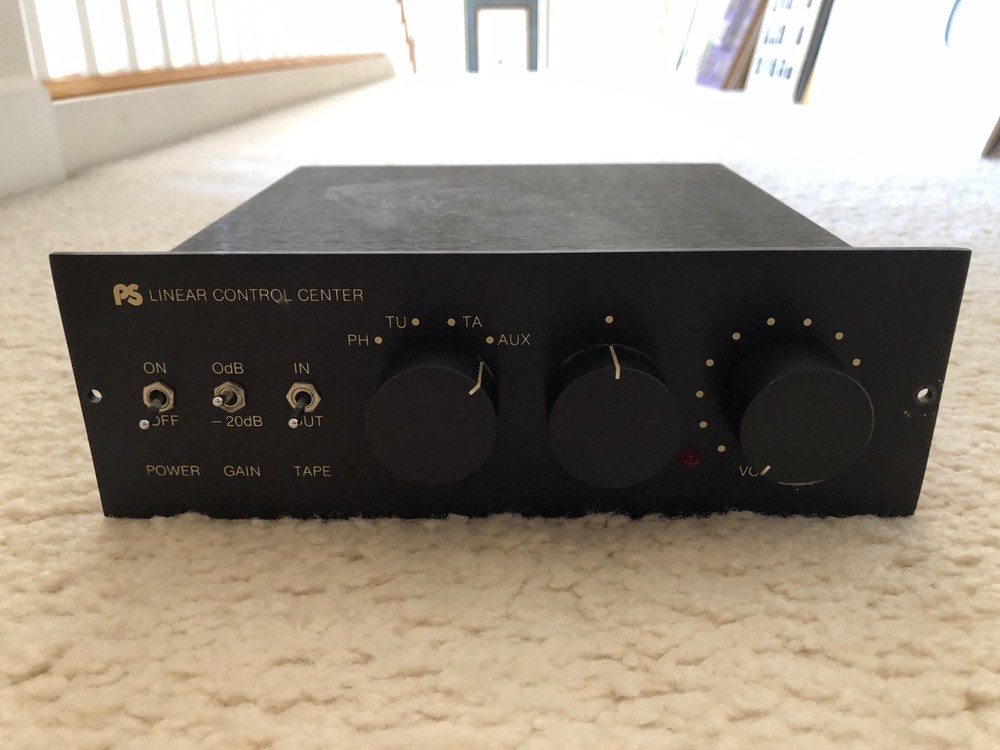 PS Audio   Linear Control Center  /  PreAmp