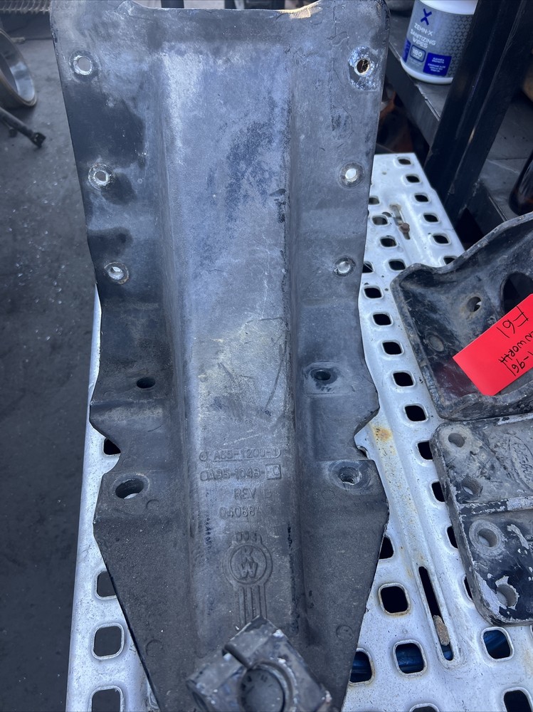 KENWORTH T2000 LEAF SPRING HANGER A85-1200-1