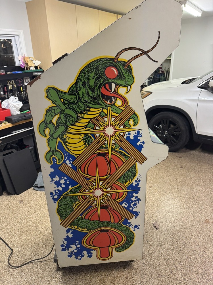 CENTIPEDE ARCADE MACHINE by ATARI (Excellent Condition) *RARE*