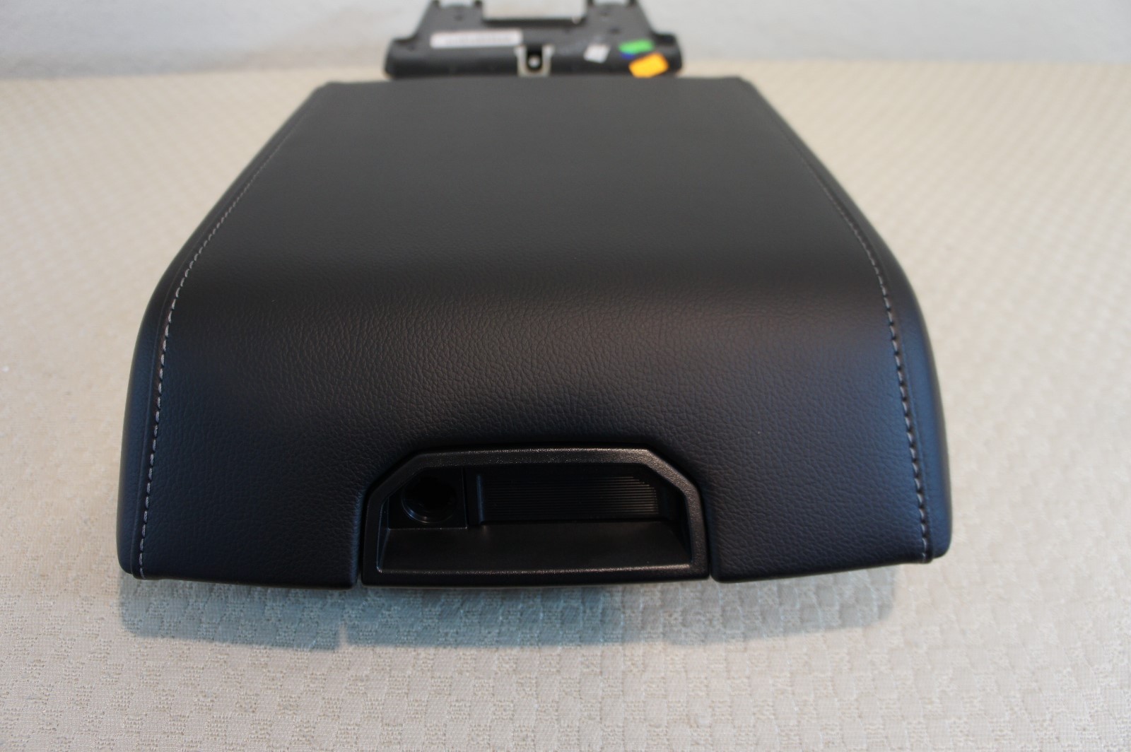 2015 2016 2017 2018 2019 2020 FORD F-150 LARIAT CENTER CONSOLE VINYL EBONY