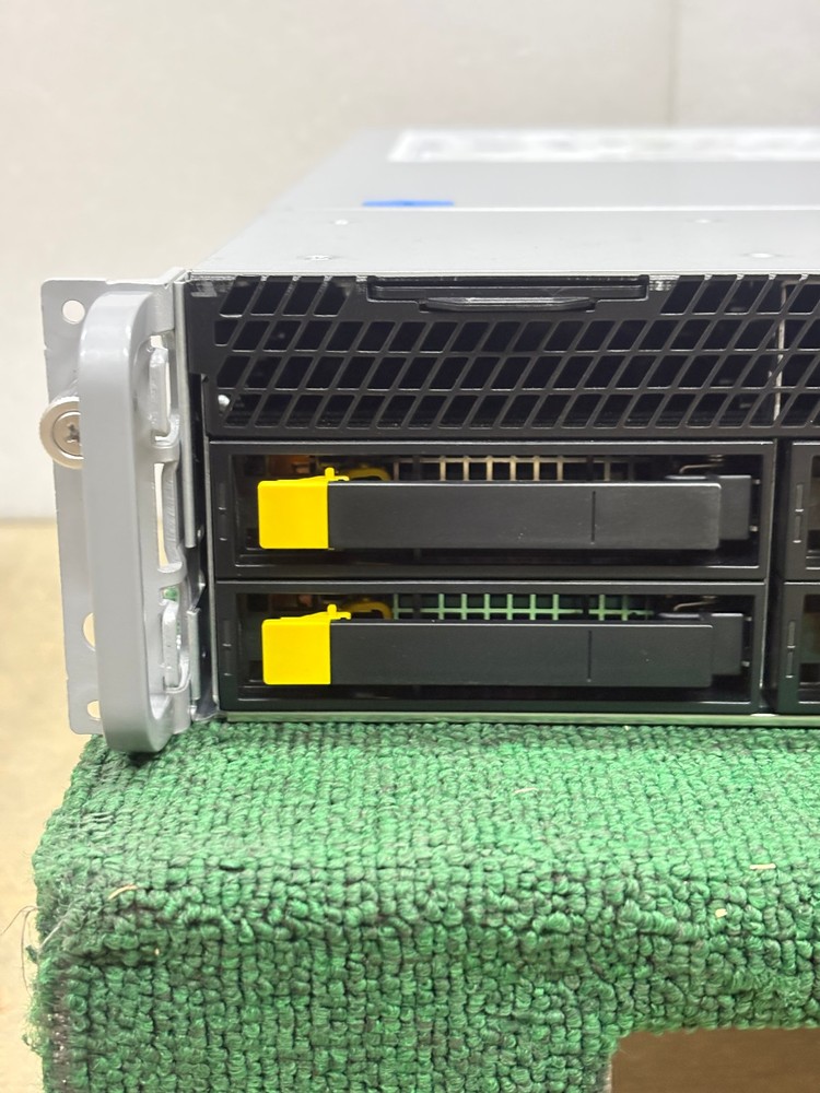 NEW (Open Box) | Intel Rr2000 / J61904-002 8x2.5" 2U Rackmount Server Chassis