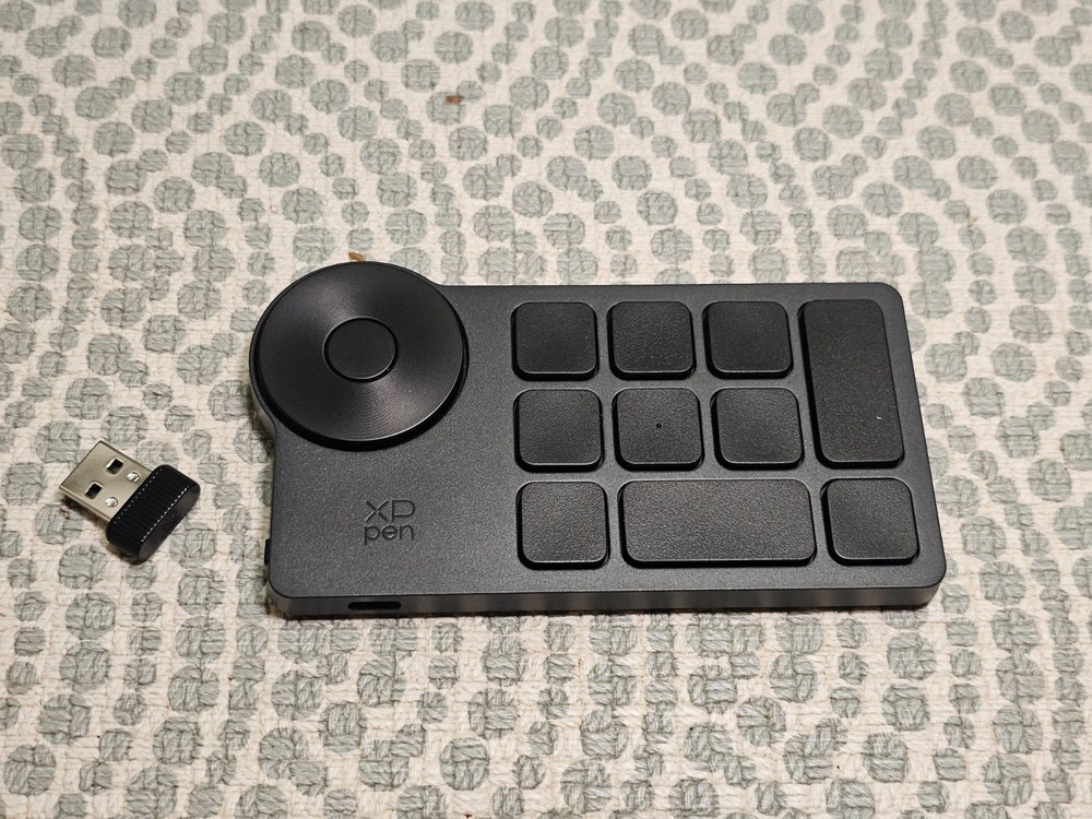 XPPen ACK05 Wireless Shortcut Remote - Digital Drawing Tool - Barely Used