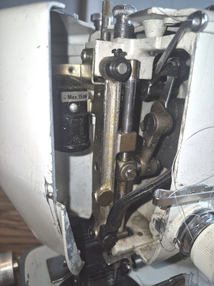 NC N-C CARPET BINDER SEWING MACHINE - MODEL PBT-A - WORKING