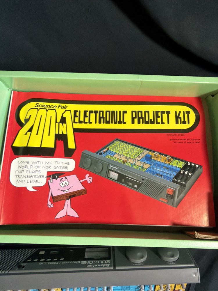Radio Shack Science Fair Exploring Electronics Lab 200 in One Project Kit 28-265