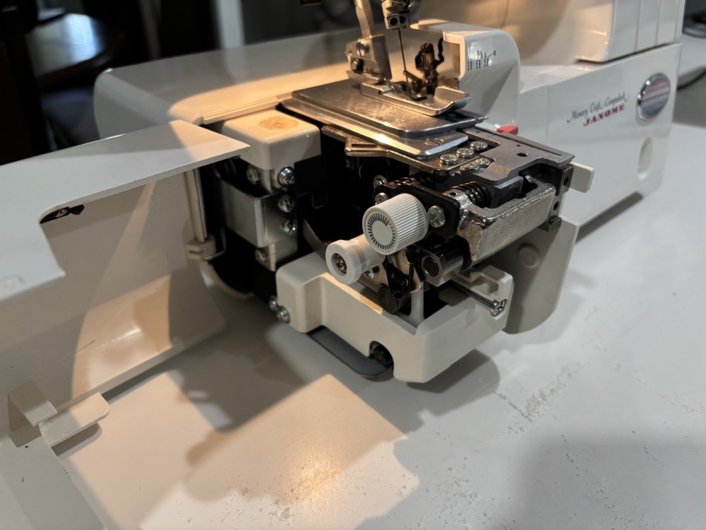 Janome Memory Craft Compulock Model:888