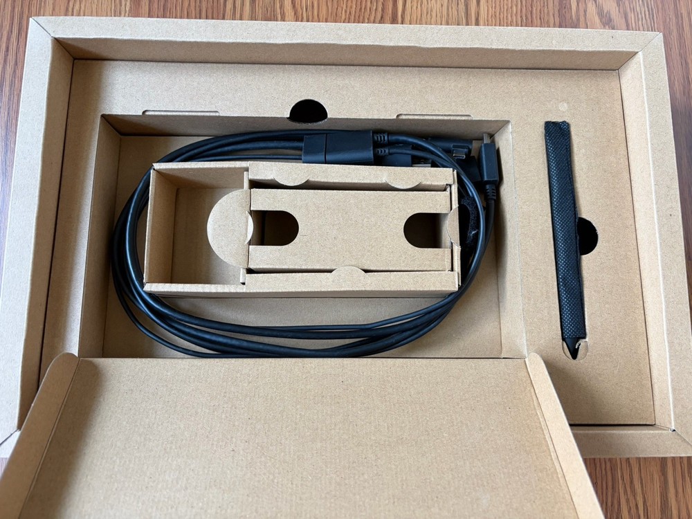 Wacom One Creative Pen Display Graphics Tablet USB Connectivity