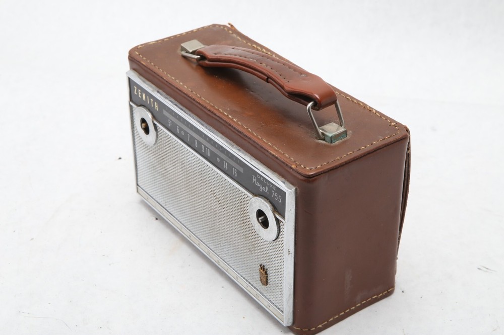 Zenith Deluxe Royal 755G with Brown Leather Case - MISSING KNOBS - GB1