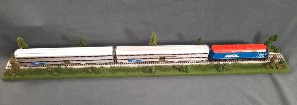 HO SCALE 36" SINGLE TRACK DIORAMA TRAIN DISPLAY -"SUMMER SCENE"