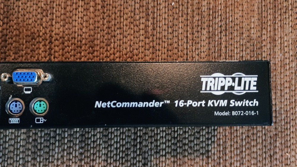 Tripp Lite NetCommander (B0720161) 16-Ports Rack-Mountable KVM switch PS/2...