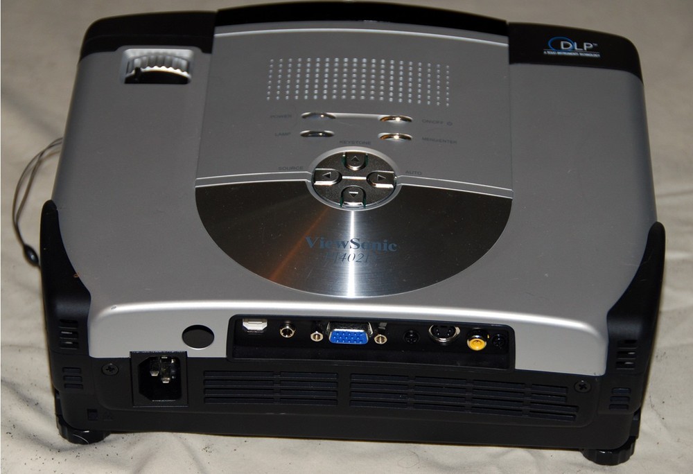 ViewSonic PJ402D DLP Projector w/Remote, Case, & Guide