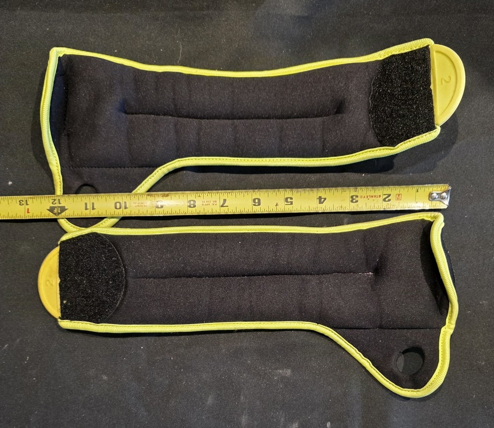 Reebok Adjustable Ankle/Wrist Adjustable Weight Set With Thumb Loop