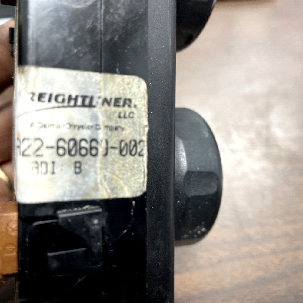 FREIGHTLINER CASCADIA TEMPERATURE CONTROL SWITCH A22- 60669 -002